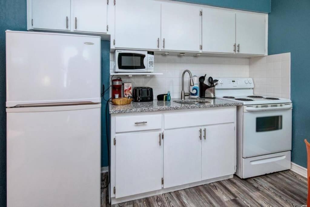 Sunset Beach Suites Of Madeira Beach! Pet Friendly Summer Getaway! Steps To Beach! - Suite 10 St. Pete Beach Luaran gambar